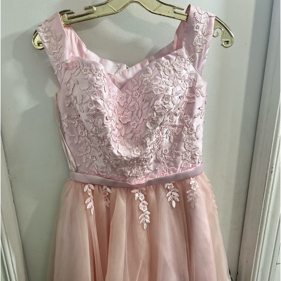 A mini floral blush pink, off the shoulders, dinner dress. - Picture 2 of 4